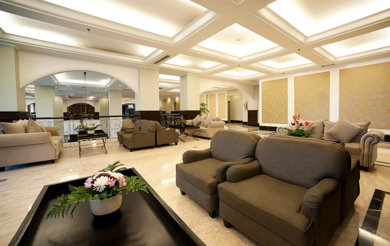 Royal Kuningan Hotel Jakarta Exterior foto